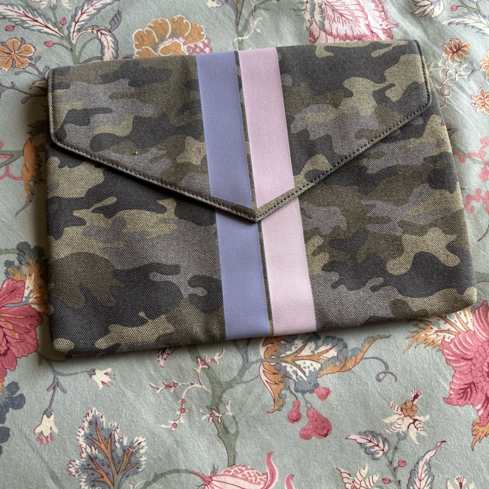 Stella & Dot Camo Clutch